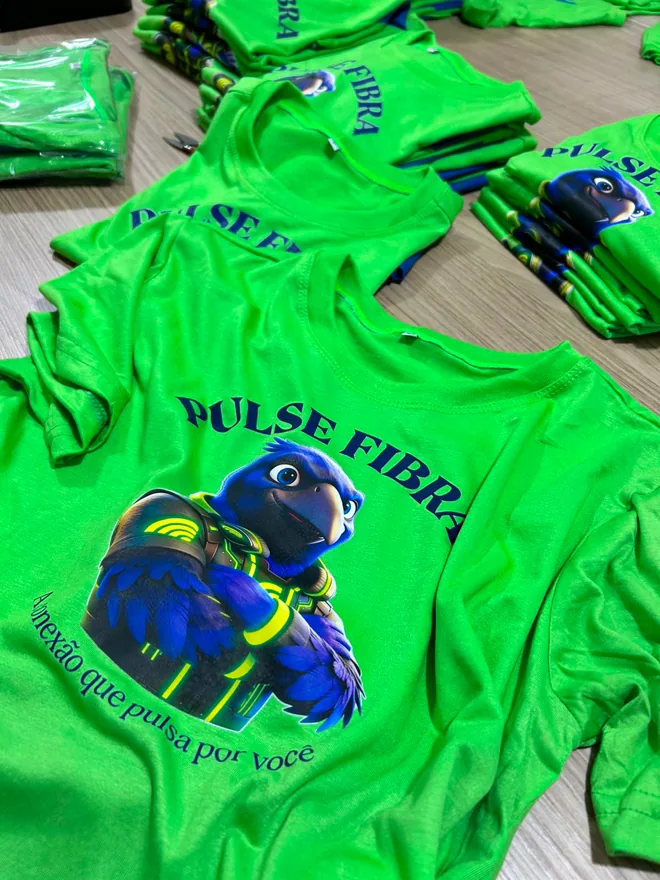 Camisetas verdes com estampa grande